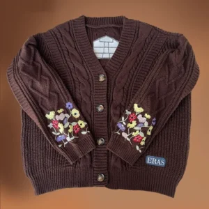 Cardigan Brown Piano Flowers with floral embroidery on brown knit fabric
